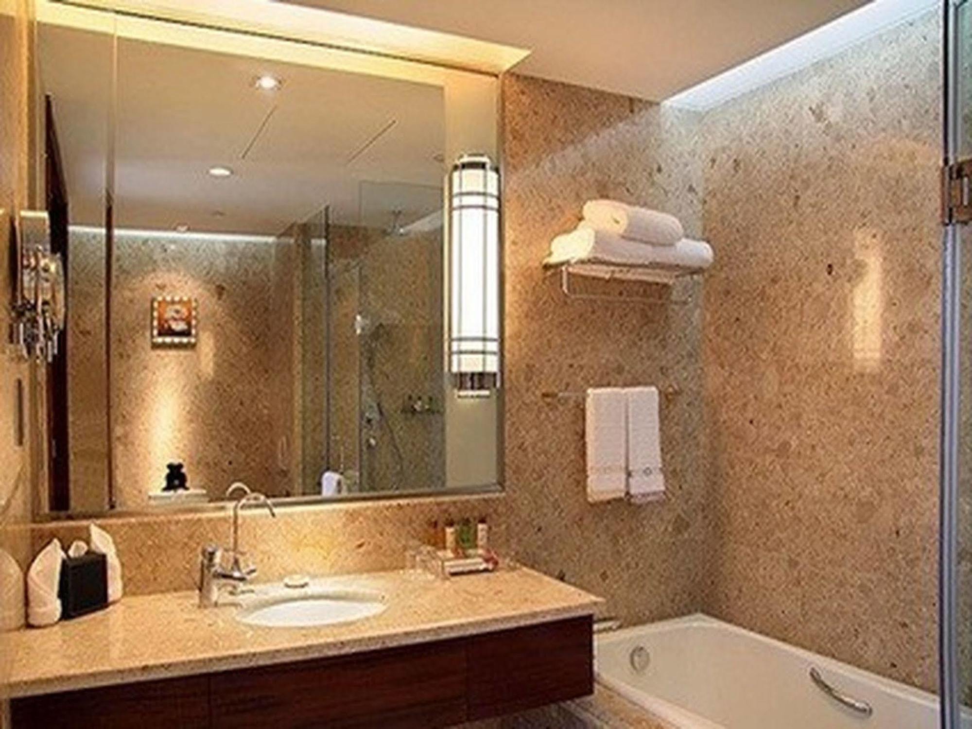 Peony International Hotel Xiamen Exteriör bild